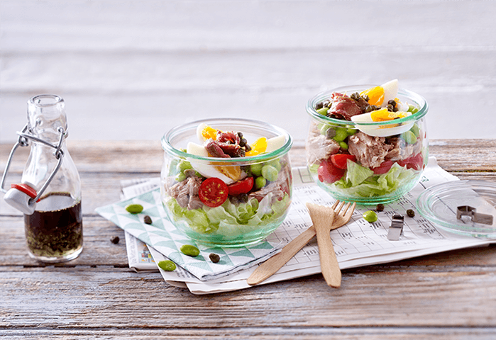 Rezept: Nizzasalat mit Thunfisch, Edamame, Ei und Kürbiskern-Dressing